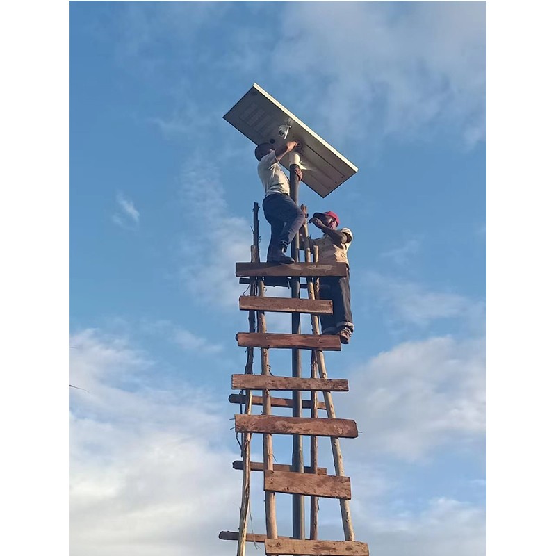 38 監控一體化太陽能路燈