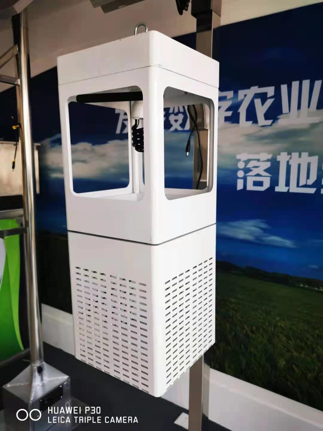 太陽能殺蟲燈.jpg