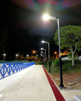 20220422 泰國滑板公園一體化路燈安裝